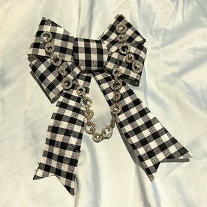 Earrings & necklace set silver sparkly set!